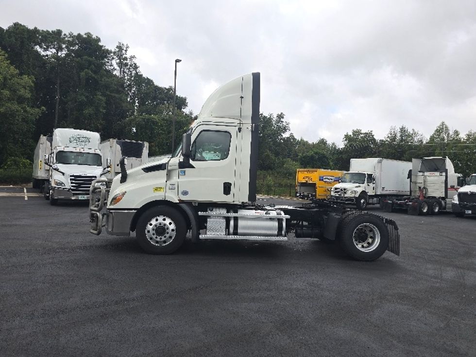 Day Cab Tractor-Heavy Duty Tractors-Freightliner-2020-T11642ST-Atlanta (Forest Park)-GA-378,182\n\t\tmiles-$ 41,500 - Image 4