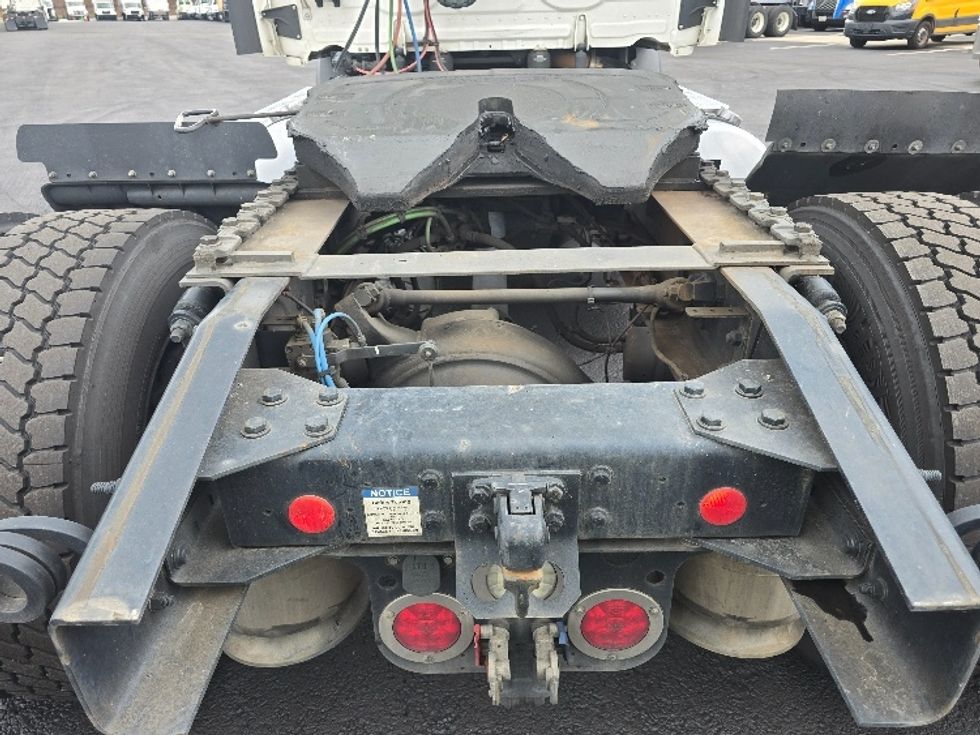 Day Cab Tractor-Heavy Duty Tractors-Freightliner-2020-T11642ST-Atlanta (Forest Park)-GA-378,182\n\t\tmiles-$ 41,500 - Image 6