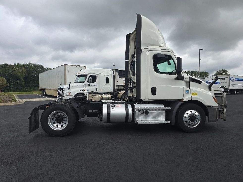 Day Cab Tractor-Heavy Duty Tractors-Freightliner-2020-T11642ST-Atlanta (Forest Park)-GA-378,182\n\t\tmiles-$ 41,500 - Image 8