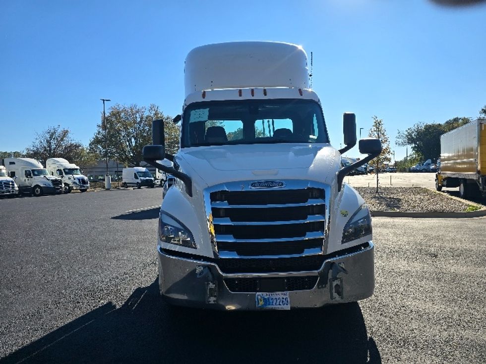 Day Cab Tractor-Heavy Duty Tractors-Freightliner-2020-T11642ST-Atlanta (Forest Park)-GA-429,866\n\t\tmiles-$ 38,500 - Image 1