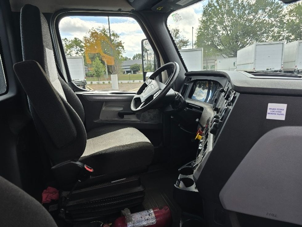Day Cab Tractor-Heavy Duty Tractors-Freightliner-2020-T11642ST-Atlanta (Forest Park)-GA-429,866\n\t\tmiles-$ 38,500 - Image 13