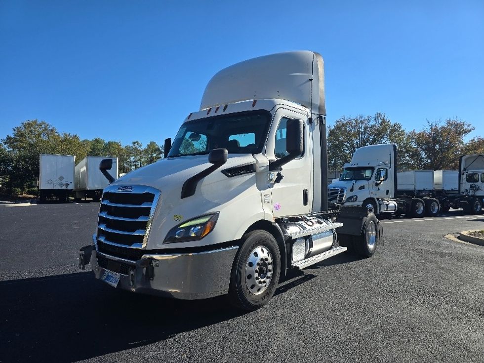 Day Cab Tractor-Heavy Duty Tractors-Freightliner-2020-T11642ST-Atlanta (Forest Park)-GA-429,866\n\t\tmiles-$ 38,500 - Image 2
