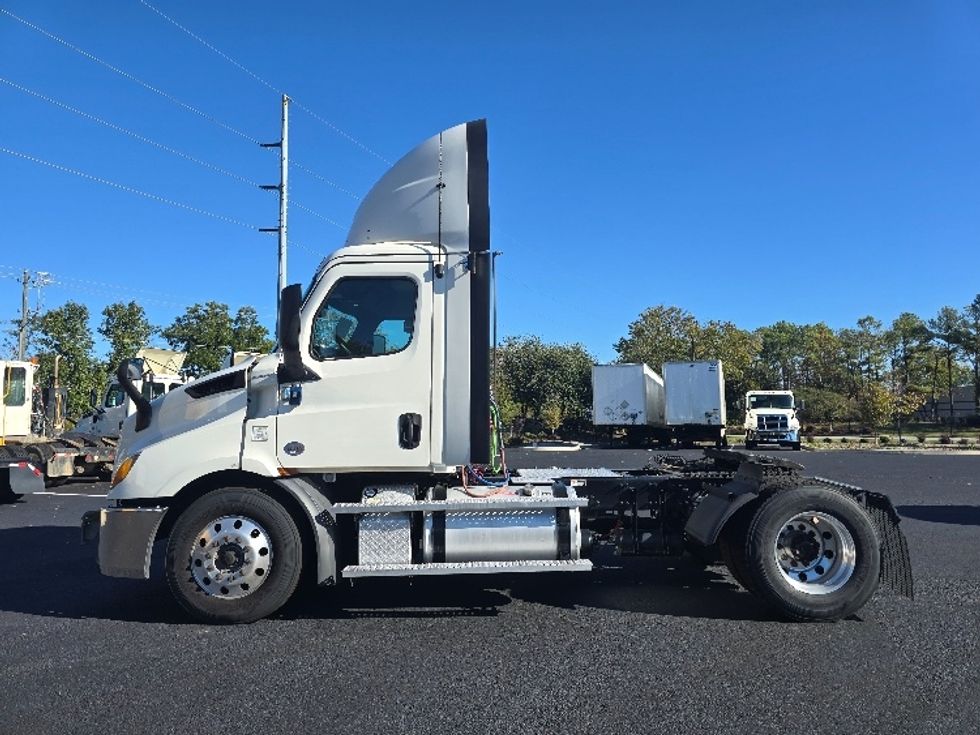 Day Cab Tractor-Heavy Duty Tractors-Freightliner-2020-T11642ST-Atlanta (Forest Park)-GA-429,866\n\t\tmiles-$ 38,500 - Image 3
