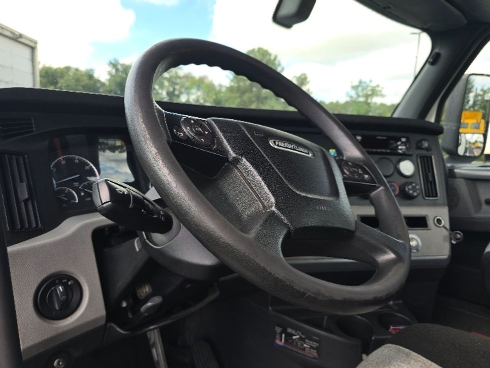Day Cab Tractor-Heavy Duty Tractors-Freightliner-2020-T11642ST-Atlanta (Forest Park)-GA-429,866\n\t\tmiles-$ 38,500 - Image 9