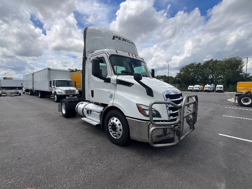 Day Cab Tractor-Heavy Duty Tractors-Freightliner-2020-T11642ST-Atlanta (Forest Park)-GA-467,594\n\t\tmiles-$ 38,500 - Image 1