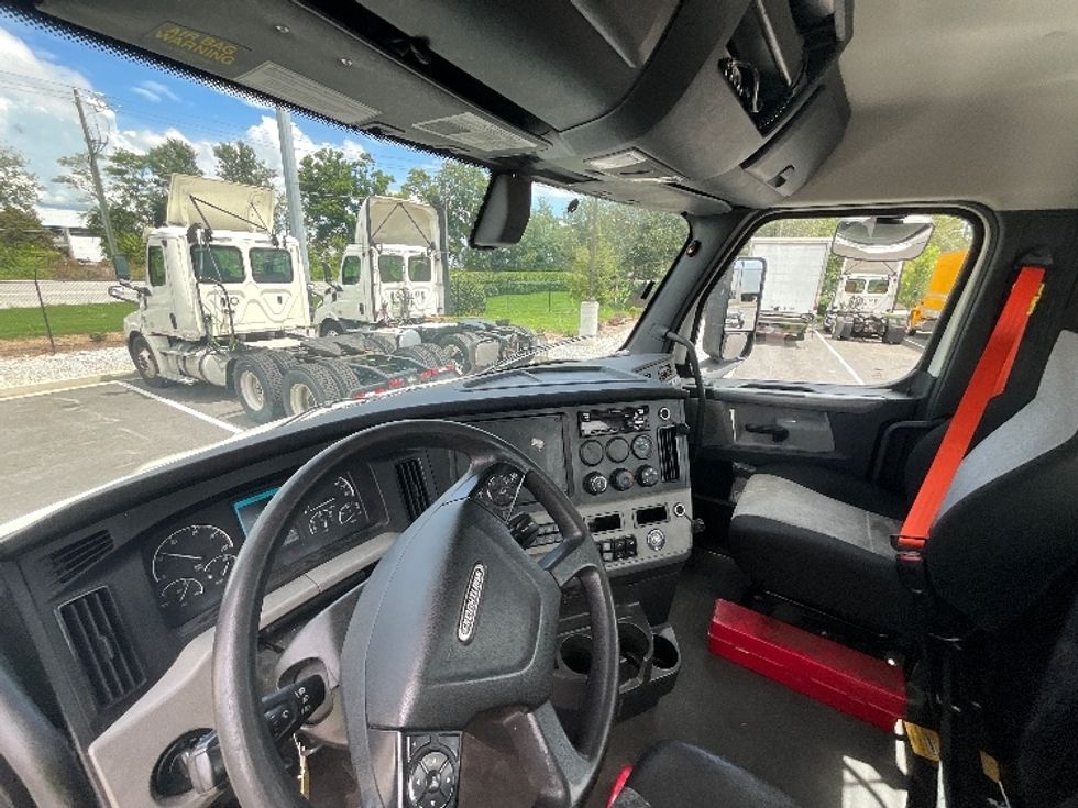 Day Cab Tractor-Heavy Duty Tractors-Freightliner-2020-T11642ST-Atlanta (Forest Park)-GA-467,594\n\t\tmiles-$ 38,500 - Image 10
