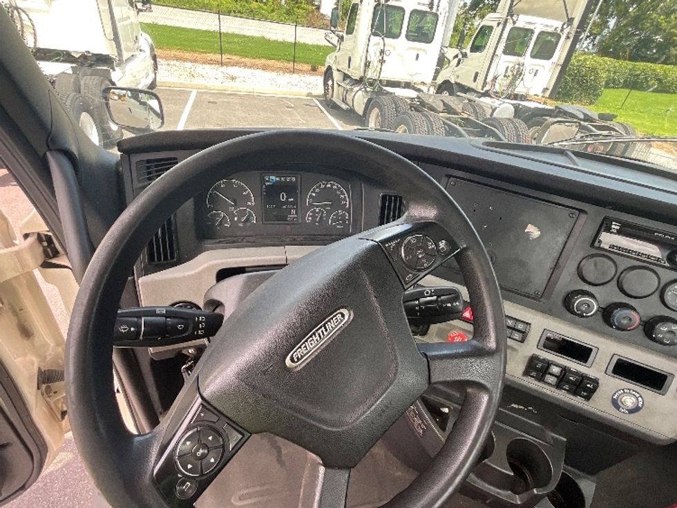 Day Cab Tractor-Heavy Duty Tractors-Freightliner-2020-T11642ST-Atlanta (Forest Park)-GA-467,594\n\t\tmiles-$ 38,500 - Image 11