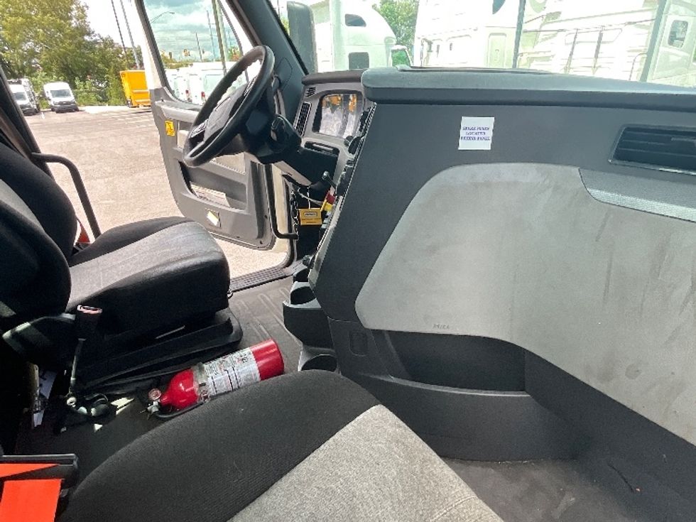 Day Cab Tractor-Heavy Duty Tractors-Freightliner-2020-T11642ST-Atlanta (Forest Park)-GA-467,594\n\t\tmiles-$ 38,500 - Image 14