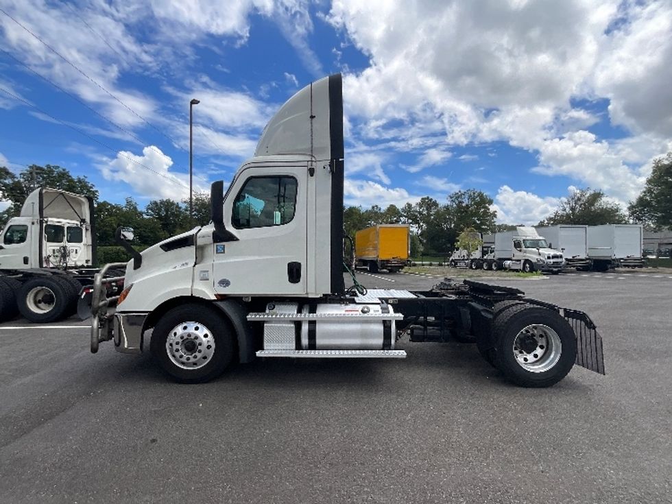 Day Cab Tractor-Heavy Duty Tractors-Freightliner-2020-T11642ST-Atlanta (Forest Park)-GA-467,594\n\t\tmiles-$ 38,500 - Image 4