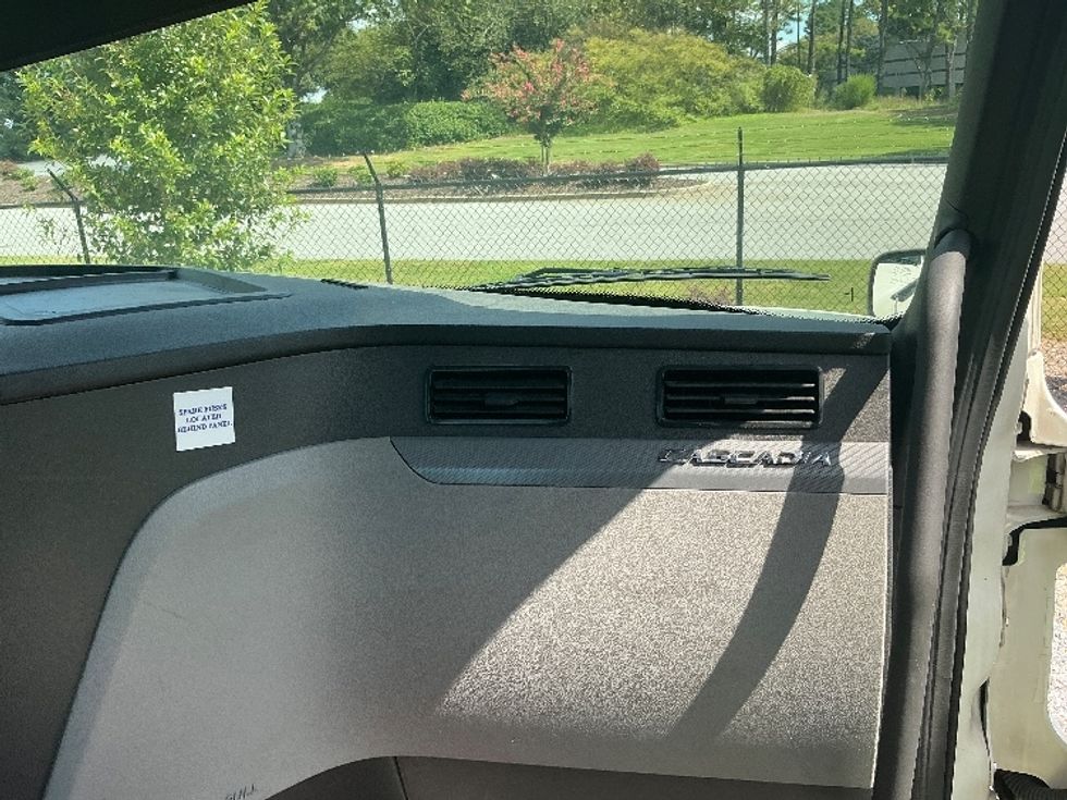 Day Cab Tractor-Heavy Duty Tractors-Freightliner-2020-T11642ST-Atlanta (Forest Park)-GA-475,069\n\t\tmiles-$ 35,000 - Image 10