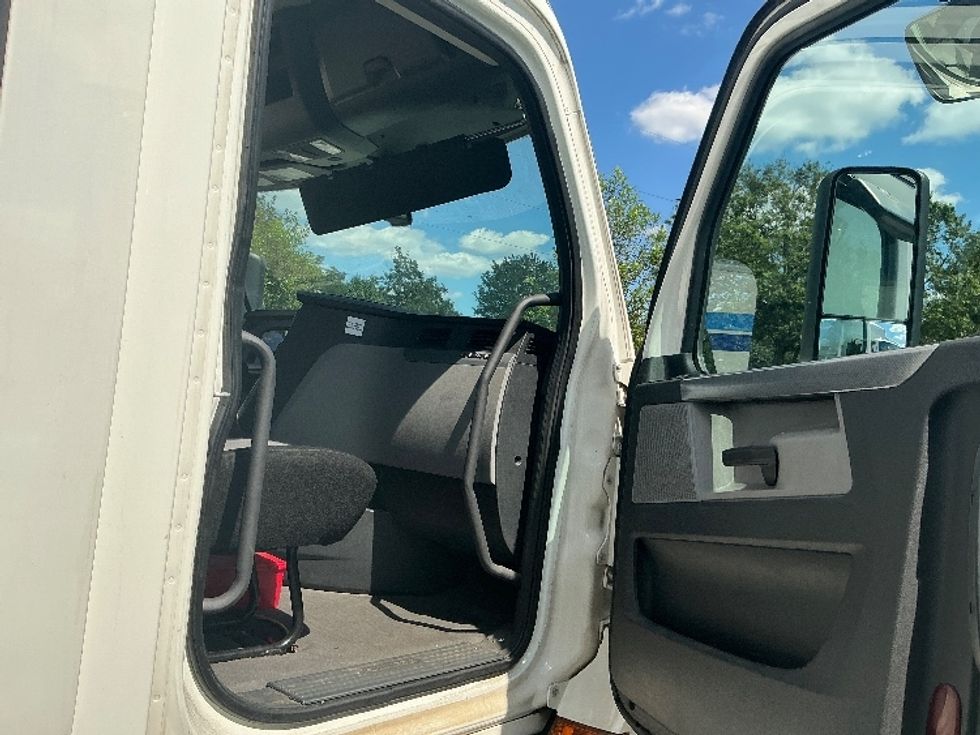 Day Cab Tractor-Heavy Duty Tractors-Freightliner-2020-T11642ST-Atlanta (Forest Park)-GA-475,069\n\t\tmiles-$ 35,000 - Image 9