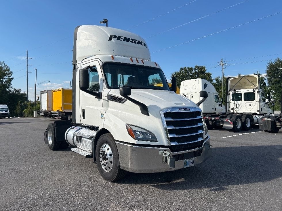 Day Cab Tractor-Heavy Duty Tractors-Freightliner-2020-T11642ST-Atlanta (Forest Park)-GA-482,922\n\t\tmiles-$ 34,250 - Image 1