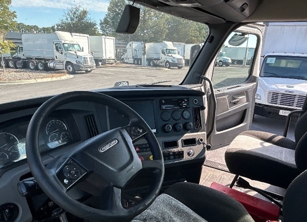 Day Cab Tractor-Heavy Duty Tractors-Freightliner-2020-T11642ST-Atlanta (Forest Park)-GA-482,922\n\t\tmiles-$ 34,250 - Image 10