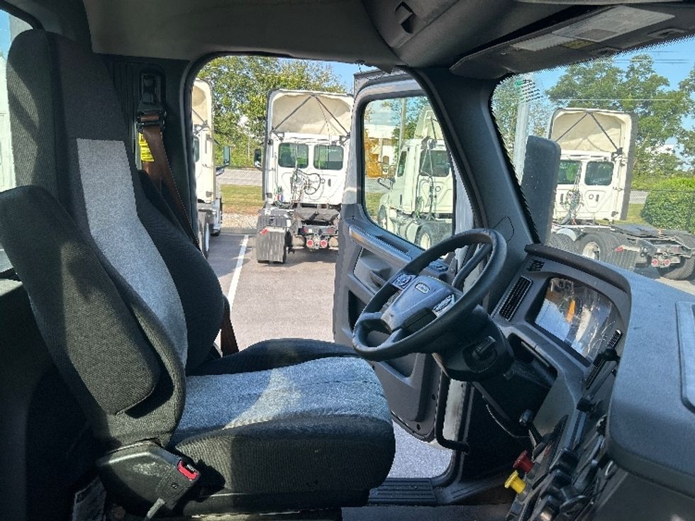 Day Cab Tractor-Heavy Duty Tractors-Freightliner-2020-T11642ST-Atlanta (Forest Park)-GA-482,922\n\t\tmiles-$ 34,250 - Image 14