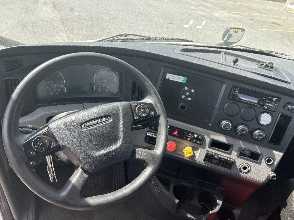 Day Cab Tractor-Heavy Duty Tractors-Freightliner-2020-T11642ST-Atlanta (Forest Park)-GA-521,298\n\t\tmiles-$ 29,500 - Image 11
