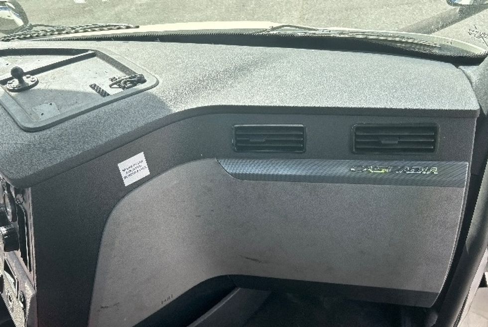 Day Cab Tractor-Heavy Duty Tractors-Freightliner-2020-T11642ST-Atlanta (Forest Park)-GA-521,298\n\t\tmiles-$ 29,500 - Image 13