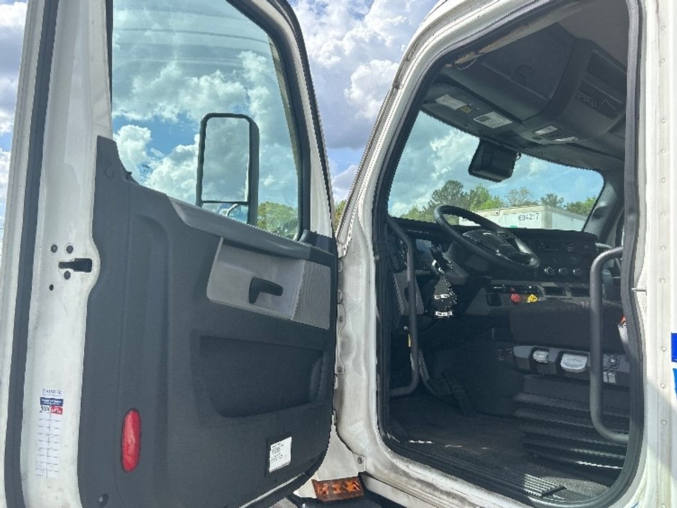 Day Cab Tractor-Heavy Duty Tractors-Freightliner-2020-T11642ST-Atlanta (Forest Park)-GA-521,298\n\t\tmiles-$ 29,500 - Image 9