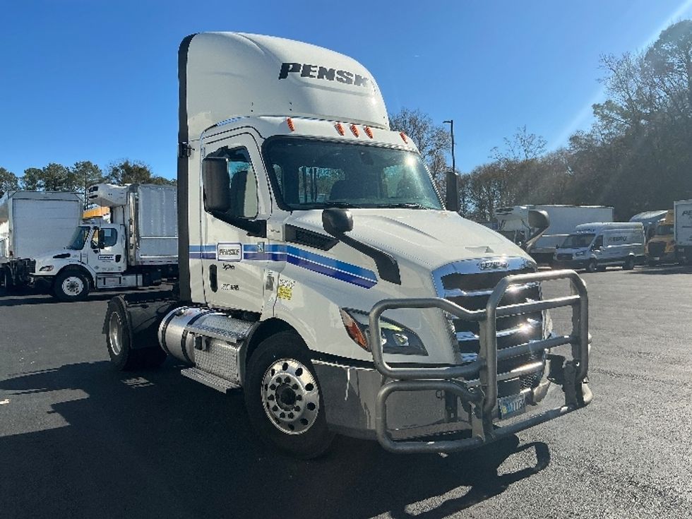 Day Cab Tractor-Heavy Duty Tractors-Freightliner-2020-T11642ST-Atlanta (Forest Park)-GA-563,521\n\t\tmiles-$ 28,000 - Image 1