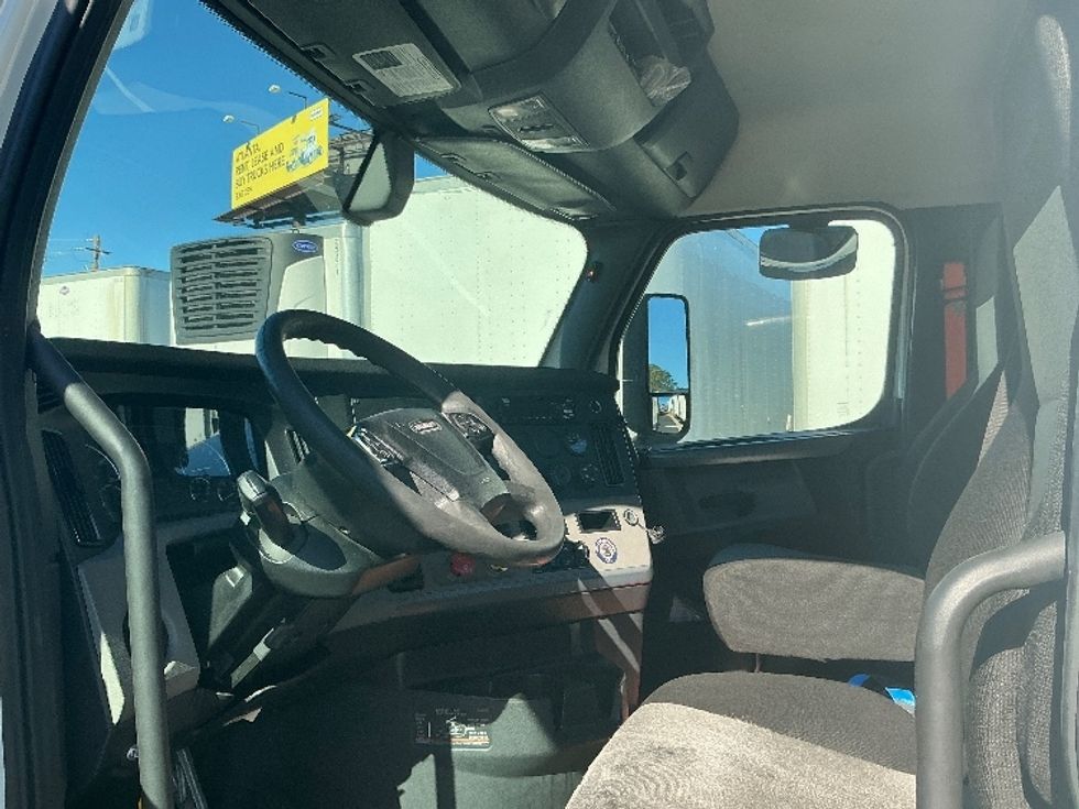 Day Cab Tractor-Heavy Duty Tractors-Freightliner-2020-T11642ST-Atlanta (Forest Park)-GA-563,521\n\t\tmiles-$ 28,000 - Image 10
