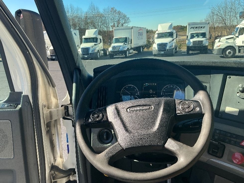 Day Cab Tractor-Heavy Duty Tractors-Freightliner-2020-T11642ST-Atlanta (Forest Park)-GA-563,521\n\t\tmiles-$ 28,000 - Image 11