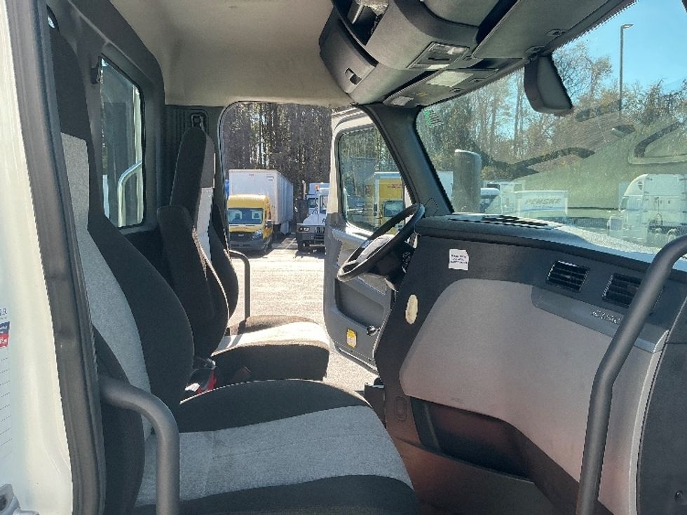 Day Cab Tractor-Heavy Duty Tractors-Freightliner-2020-T11642ST-Atlanta (Forest Park)-GA-563,521\n\t\tmiles-$ 28,000 - Image 14