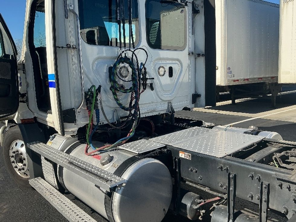 Day Cab Tractor-Heavy Duty Tractors-Freightliner-2020-T11642ST-Atlanta (Forest Park)-GA-563,521\n\t\tmiles-$ 28,000 - Image 17