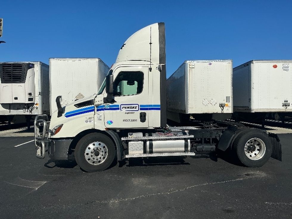 Day Cab Tractor-Heavy Duty Tractors-Freightliner-2020-T11642ST-Atlanta (Forest Park)-GA-563,521\n\t\tmiles-$ 28,000 - Image 4