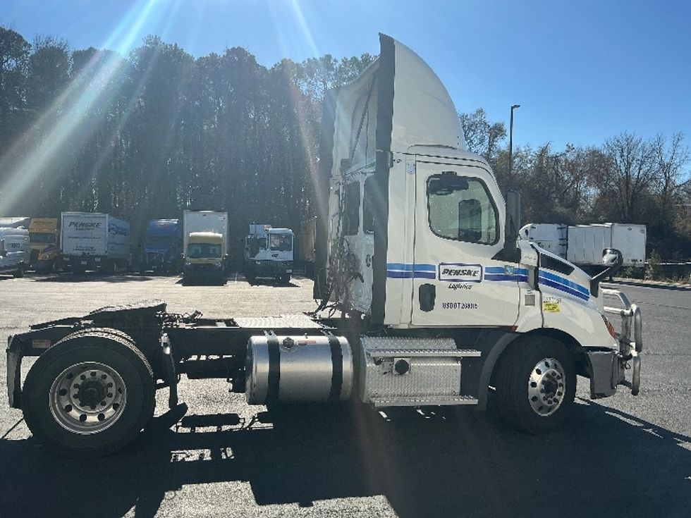 Day Cab Tractor-Heavy Duty Tractors-Freightliner-2020-T11642ST-Atlanta (Forest Park)-GA-563,521\n\t\tmiles-$ 28,000 - Image 8