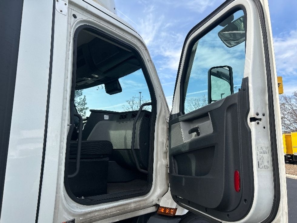 Day Cab Tractor-Heavy Duty Tractors-Freightliner-2020-T11642ST-Atlanta (Forest Park)-GA-662,404\n\t\tmiles-$ 20,750 - Image 12