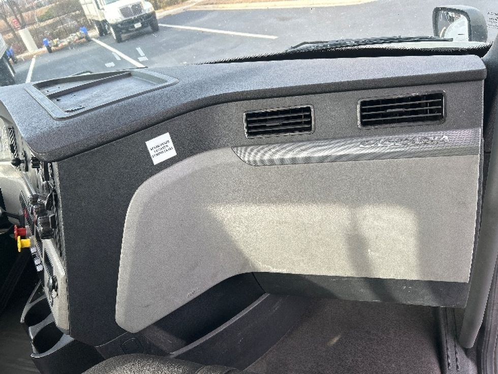 Day Cab Tractor-Heavy Duty Tractors-Freightliner-2020-T11642ST-Atlanta (Forest Park)-GA-662,404\n\t\tmiles-$ 20,750 - Image 13