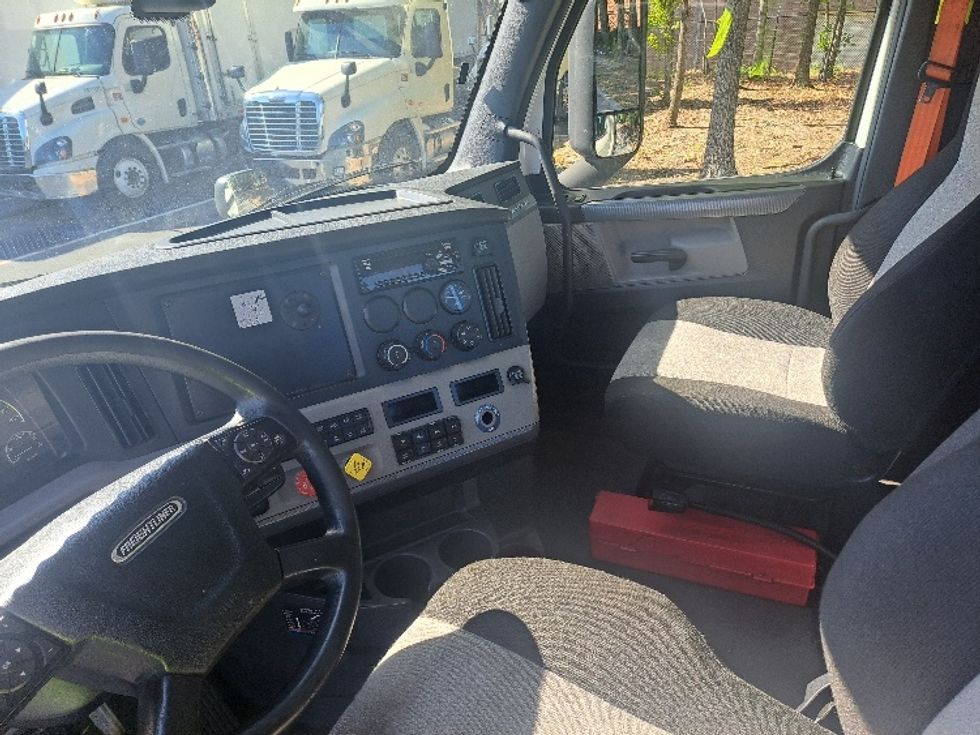 Day Cab Tractor-Heavy Duty Tractors-Freightliner-2020-T11642ST-Atlanta-GA-526,326\n\t\tmiles-$ 30,750 - Image 10