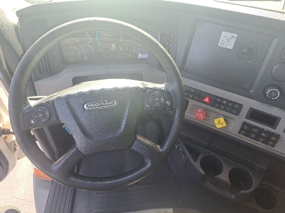 Day Cab Tractor-Heavy Duty Tractors-Freightliner-2020-T11642ST-Atlanta-GA-526,326\n\t\tmiles-$ 30,750 - Image 11