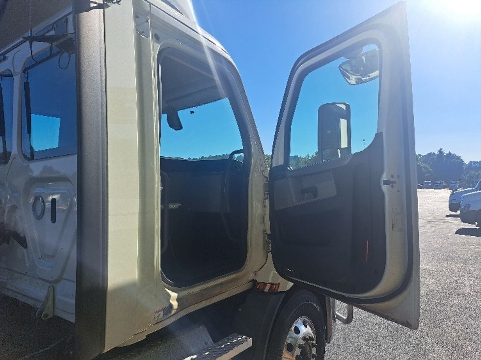 Day Cab Tractor-Heavy Duty Tractors-Freightliner-2020-T11642ST-Atlanta-GA-526,326\n\t\tmiles-$ 30,750 - Image 12