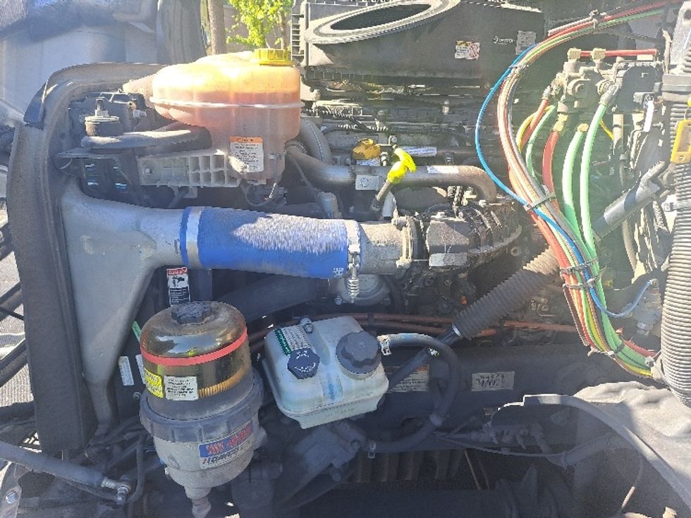 Day Cab Tractor-Heavy Duty Tractors-Freightliner-2020-T11642ST-Atlanta-GA-526,326\n\t\tmiles-$ 30,750 - Image 16