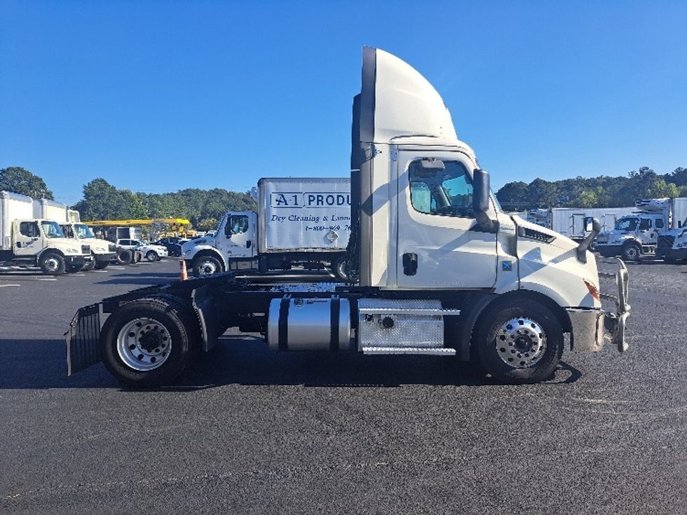 Day Cab Tractor-Heavy Duty Tractors-Freightliner-2020-T11642ST-Atlanta-GA-526,326\n\t\tmiles-$ 30,750 - Image 8