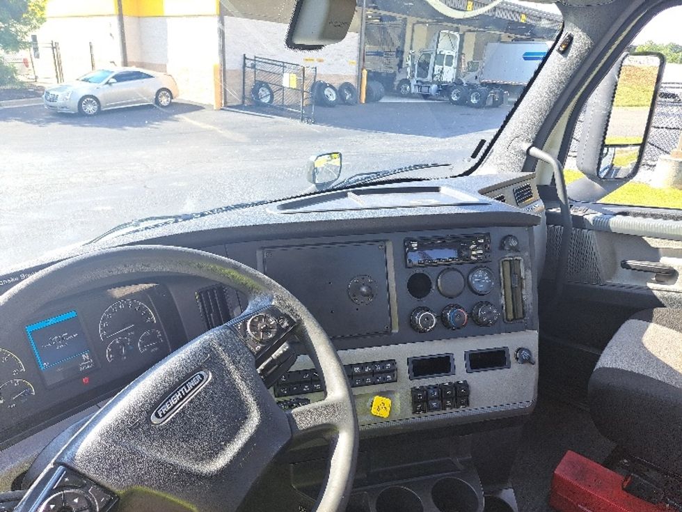 Day Cab Tractor-Heavy Duty Tractors-Freightliner-2020-T11642ST-Atlanta-GA-690,939\n\t\tmiles-$ 24,000 - Image 10