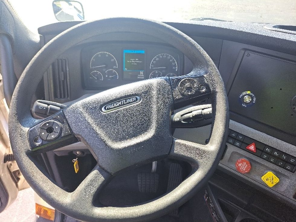 Day Cab Tractor-Heavy Duty Tractors-Freightliner-2020-T11642ST-Atlanta-GA-690,939\n\t\tmiles-$ 24,000 - Image 11