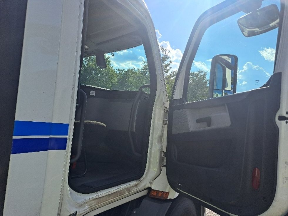Day Cab Tractor-Heavy Duty Tractors-Freightliner-2020-T11642ST-Atlanta-GA-690,939\n\t\tmiles-$ 24,000 - Image 12