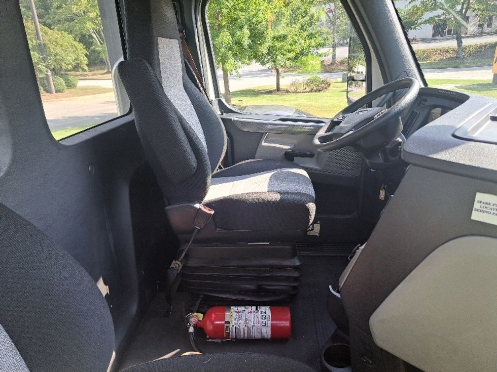 Day Cab Tractor-Heavy Duty Tractors-Freightliner-2020-T11642ST-Atlanta-GA-690,939\n\t\tmiles-$ 24,000 - Image 14