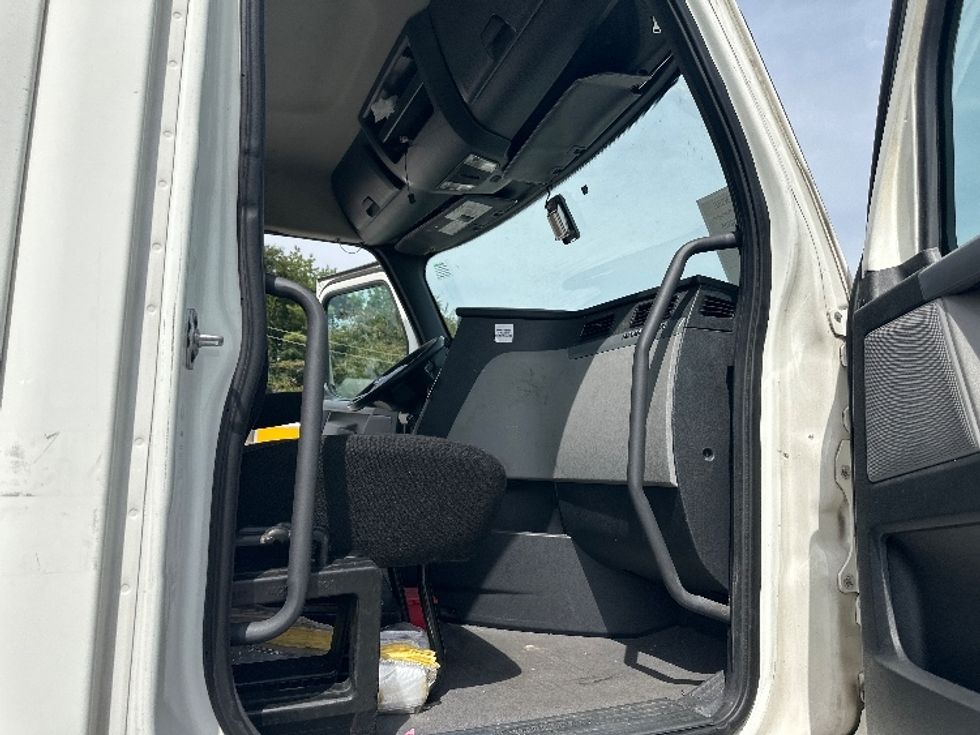 Day Cab Tractor-Heavy Duty Tractors-Freightliner-2020-T11642ST-Birmingham-AL-487,872\n\t\tmiles-$ 37,000 - Image 12