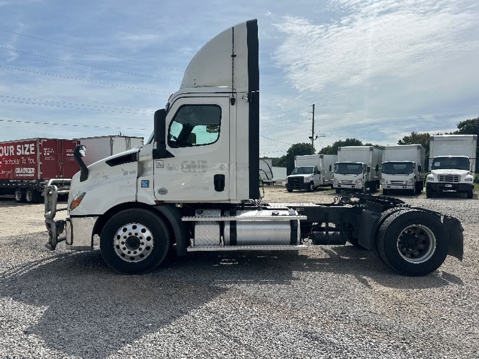 Day Cab Tractor-Heavy Duty Tractors-Freightliner-2020-T11642ST-Birmingham-AL-487,872\n\t\tmiles-$ 37,000 - Image 4