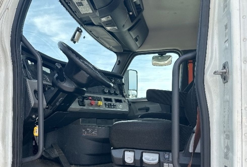 Day Cab Tractor-Heavy Duty Tractors-Freightliner-2020-T11642ST-Birmingham-AL-487,872\n\t\tmiles-$ 37,000 - Image 9