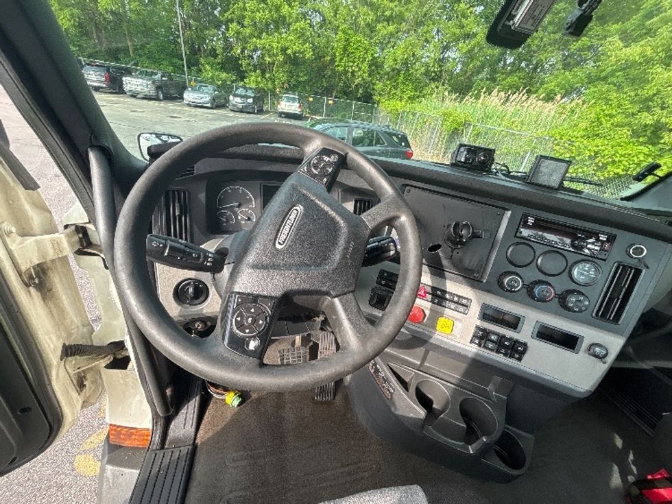 Day Cab Tractor-Heavy Duty Tractors-Freightliner-2020-T11642ST-Brook Park-OH-779,738\n\t\tmiles-$ 25,500 - Image 11