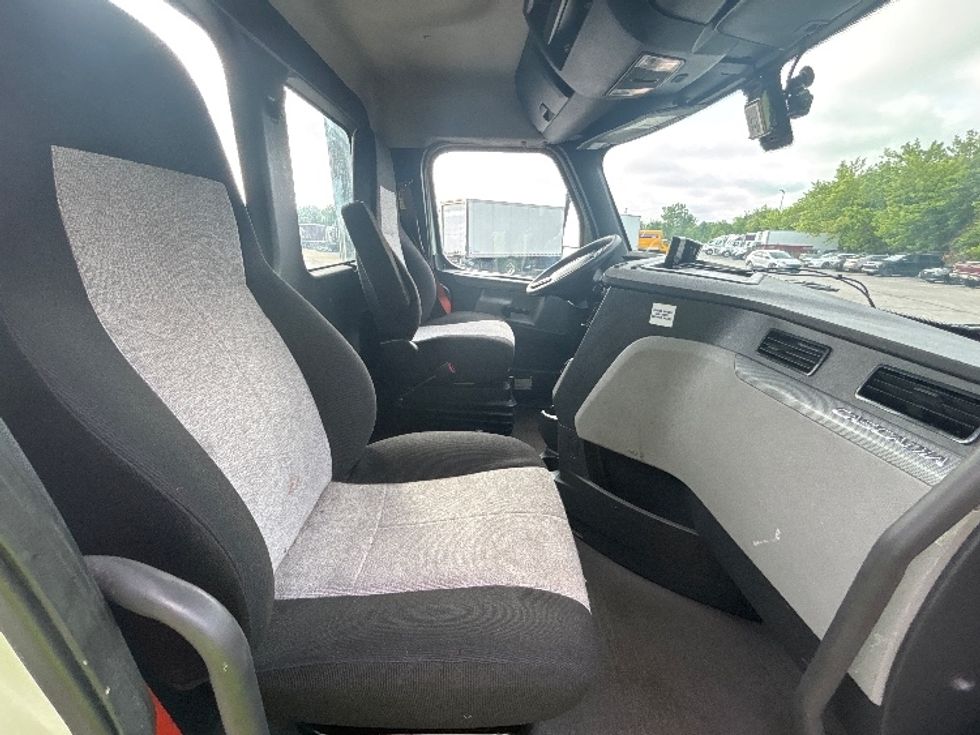 Day Cab Tractor-Heavy Duty Tractors-Freightliner-2020-T11642ST-Brook Park-OH-779,738\n\t\tmiles-$ 25,500 - Image 14