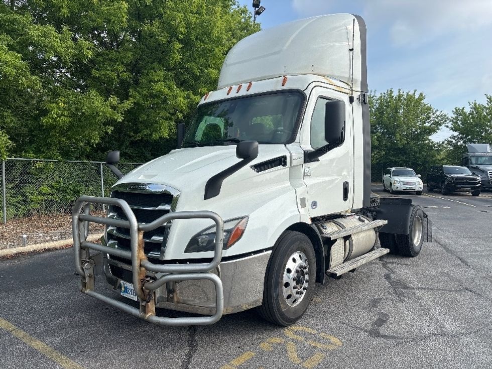 Day Cab Tractor-Heavy Duty Tractors-Freightliner-2020-T11642ST-Brook Park-OH-779,738\n\t\tmiles-$ 25,500 - Image 3