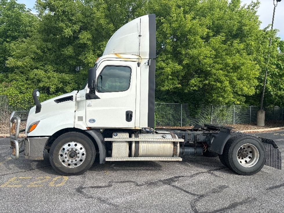 Day Cab Tractor-Heavy Duty Tractors-Freightliner-2020-T11642ST-Brook Park-OH-779,738\n\t\tmiles-$ 25,500 - Image 4