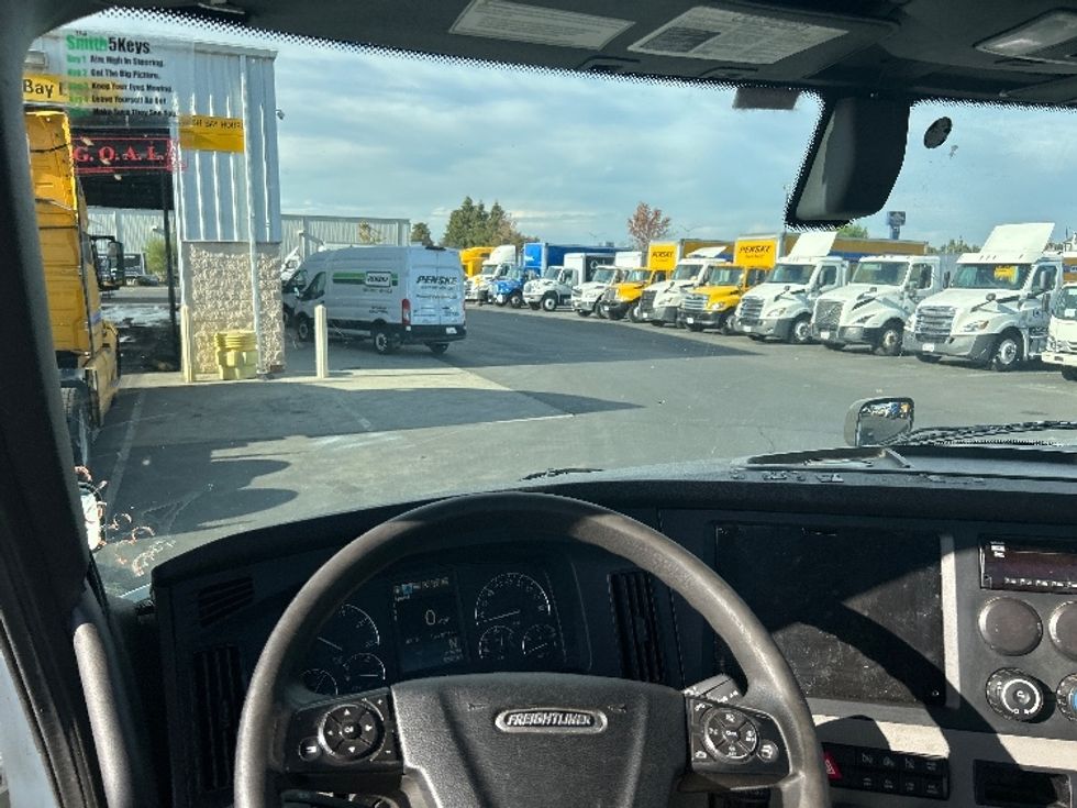 Day Cab Tractor-Heavy Duty Tractors-Freightliner-2020-T11642ST-Ceres-CA-351,801\n\t\tmiles-$ 43,000 - Image 11