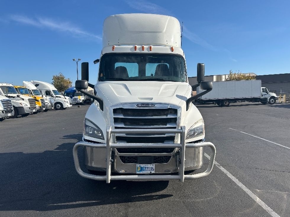 Day Cab Tractor-Heavy Duty Tractors-Freightliner-2020-T11642ST-Ceres-CA-351,801\n\t\tmiles-$ 43,000 - Image 2