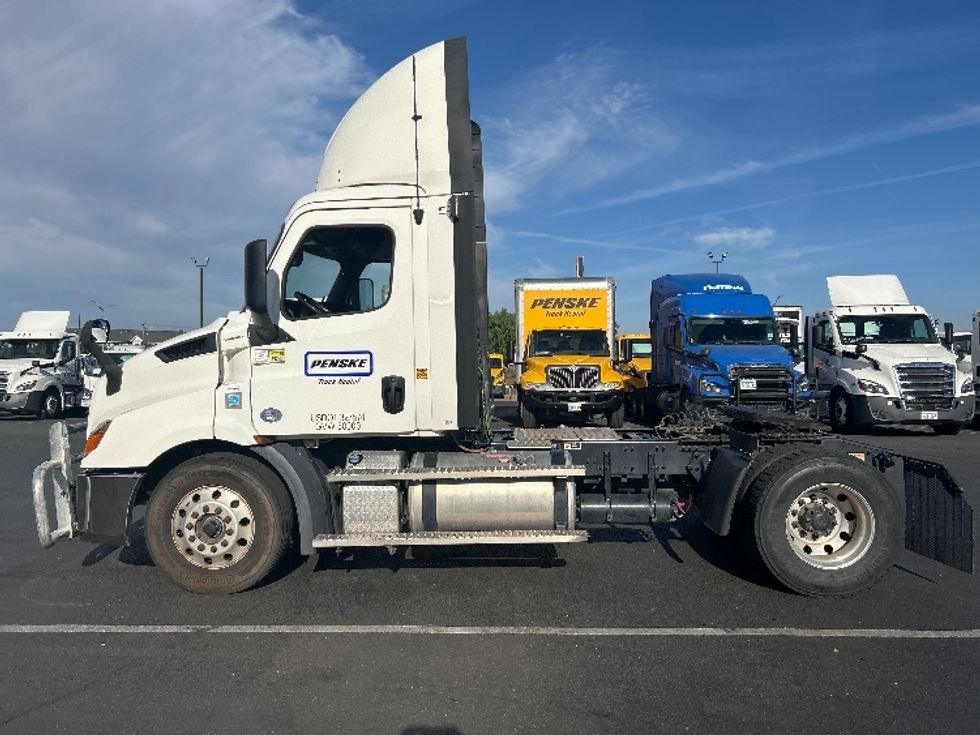 Day Cab Tractor-Heavy Duty Tractors-Freightliner-2020-T11642ST-Ceres-CA-351,801\n\t\tmiles-$ 43,000 - Image 4