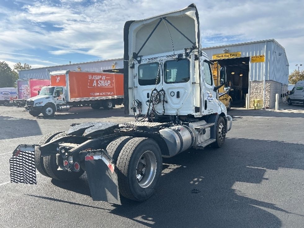 Day Cab Tractor-Heavy Duty Tractors-Freightliner-2020-T11642ST-Ceres-CA-351,801\n\t\tmiles-$ 43,000 - Image 7